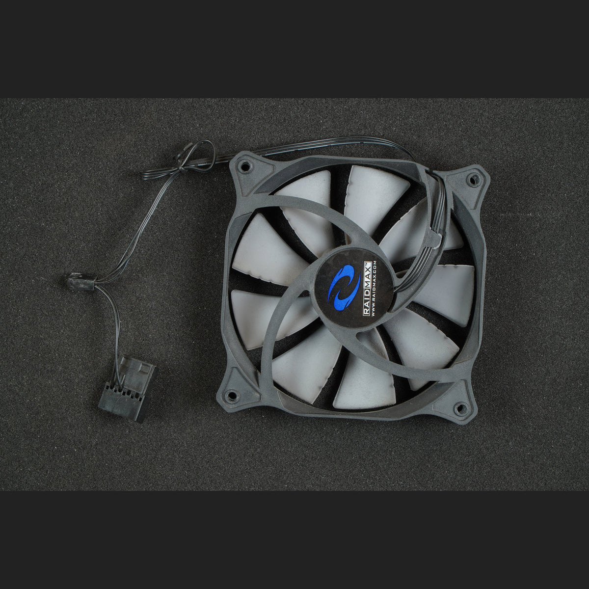 Raidmax 120mm x 25mm Fan 3-Pin & Molex Powered