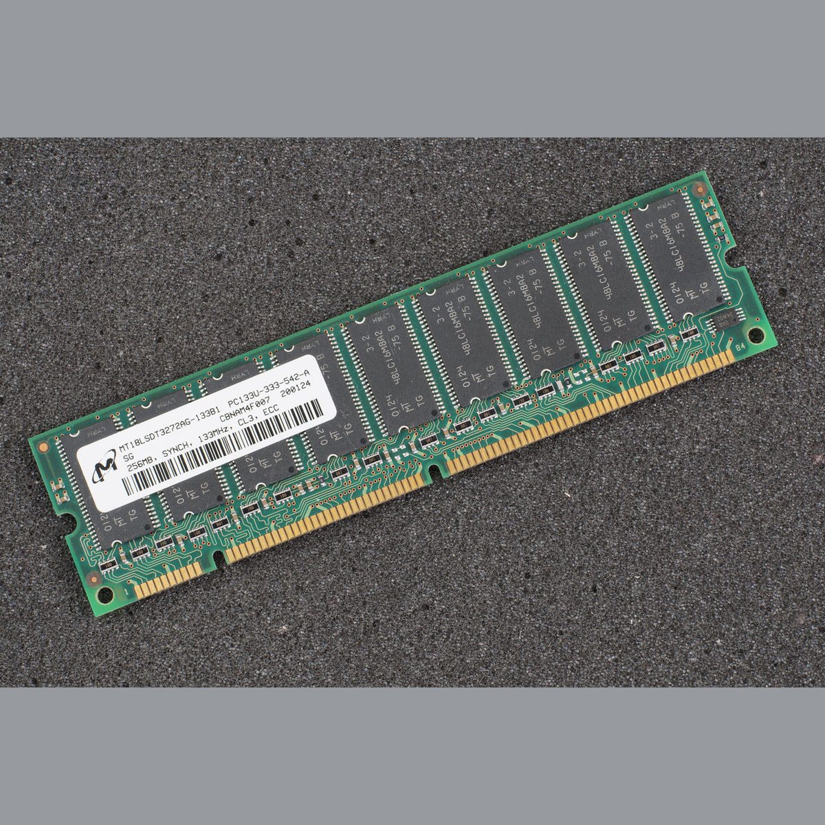 MT18LSDT3272AG-133B1 PC133U-333-542-A 256MB ECC Server Memory RAM