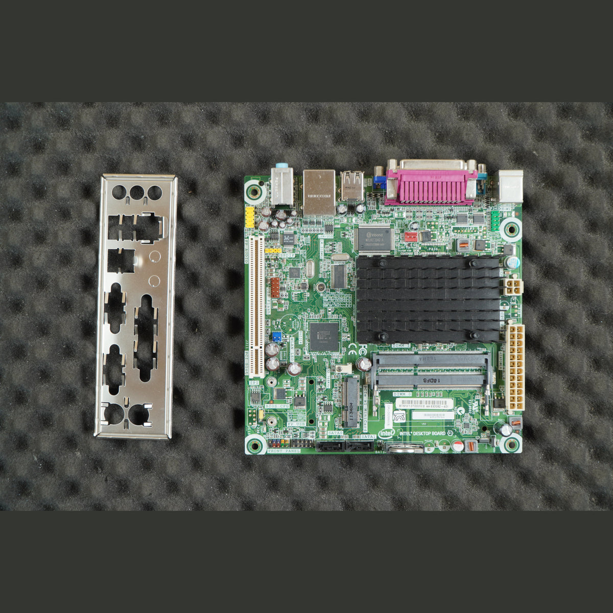 Intel Desktop Board D525MW E93082-401 Atom Mini-ITX Motherboard