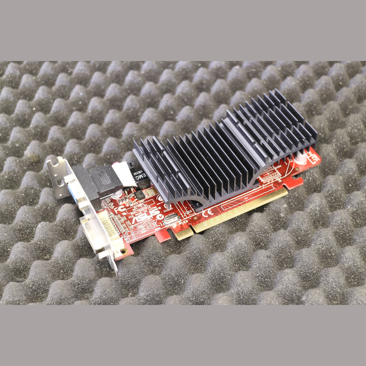 ASUS EAH4350 SILENT/DI/256MD2(LP) Low Profile Graphics Card HDMI DVD VGA