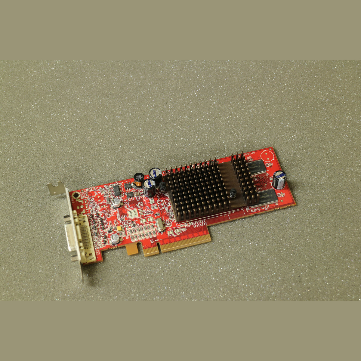 Sun 375-3545 XVR-300 X3000A Low Profile PCIe Graphics Card FireMV 2200 x8 128MB