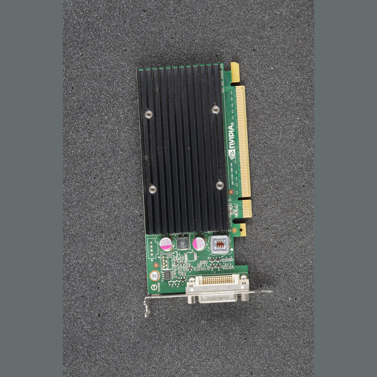 HP 700578-001 Low Profile QUADRO NVS 300 DMS-59 PCIe Graphics Card 512MB