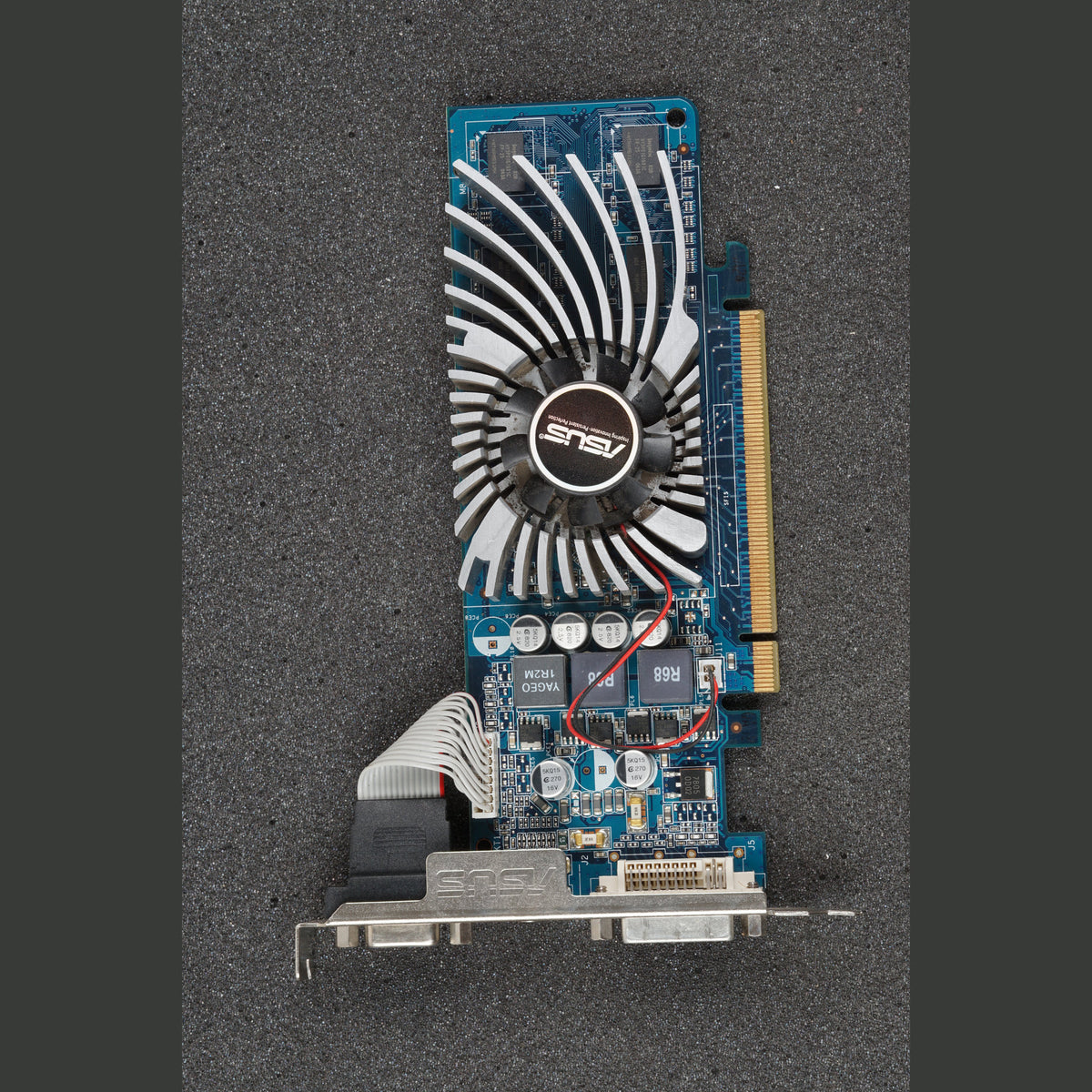 Asus ENGT220/DI/1GD2(LP)/V2 GeForce GT220 1GB PCIe Graphics Card HDMI DVI VGA
