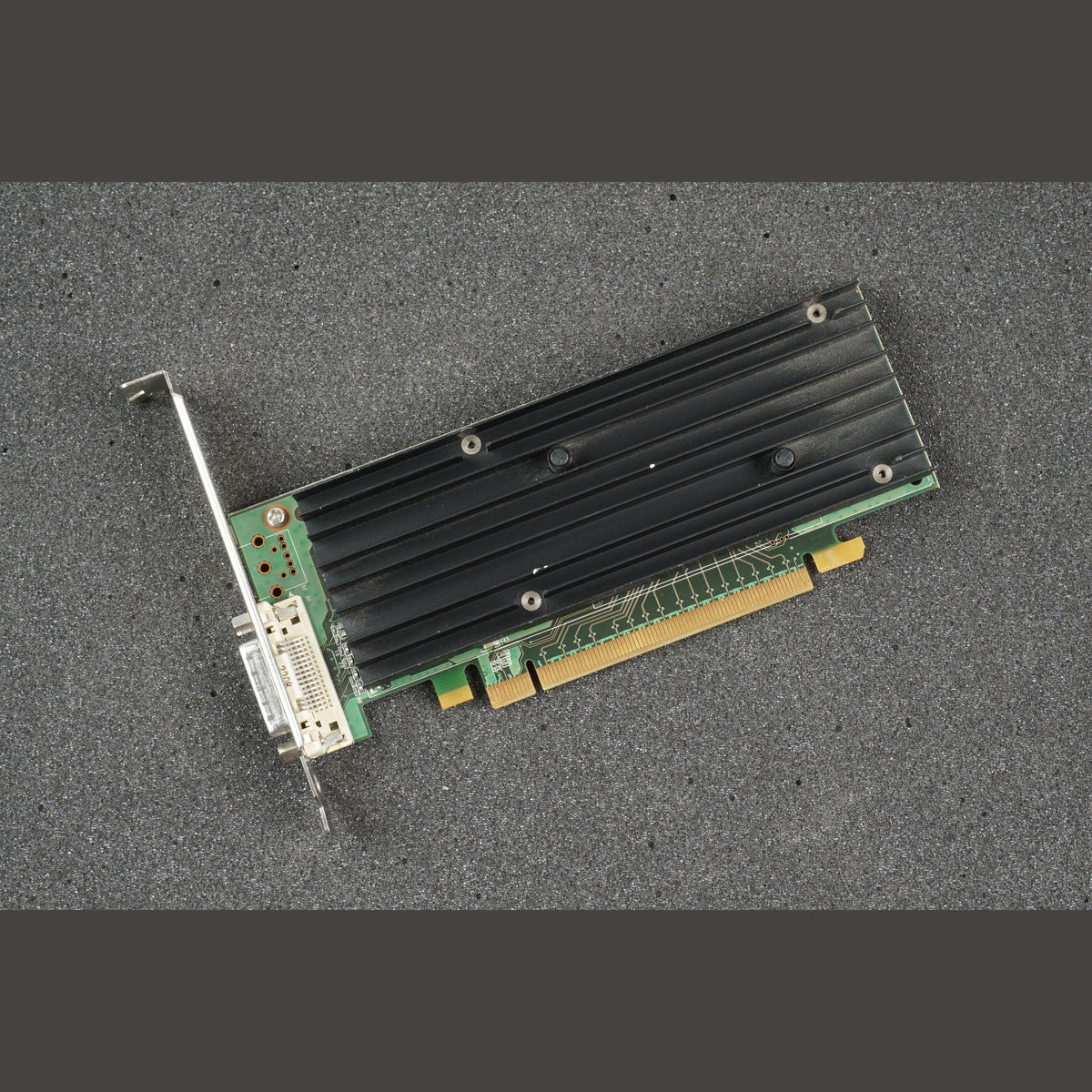 Fujitsu S26361-D1473-V34 nVidia Quadro NVS 290 256MB DMS-59 Card