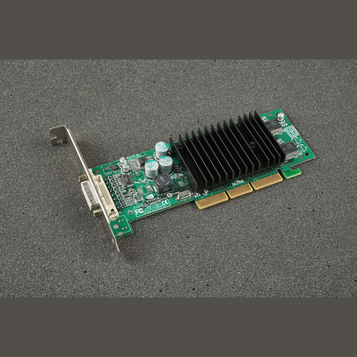 HP 351383-001 nVidia Quadro NVS 280 APG Graphics Card DMS-59 without cable