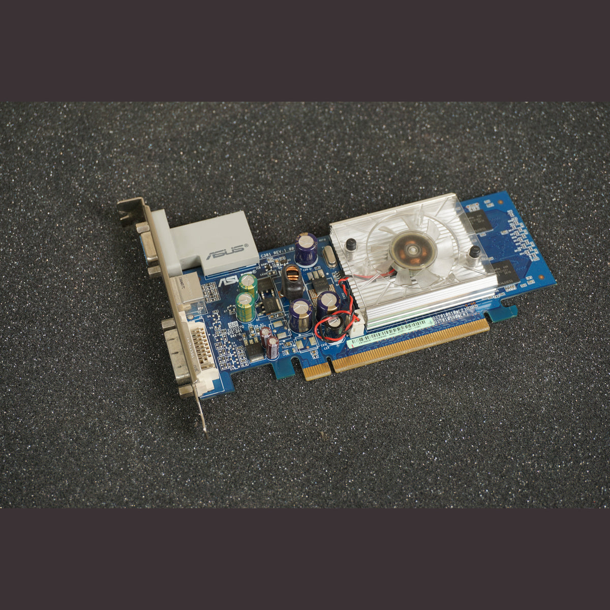 EN7300GS/HTD/256M/A Asus nVidia GeForce PCIe Graphics Card DVI VGA S-VIDEO