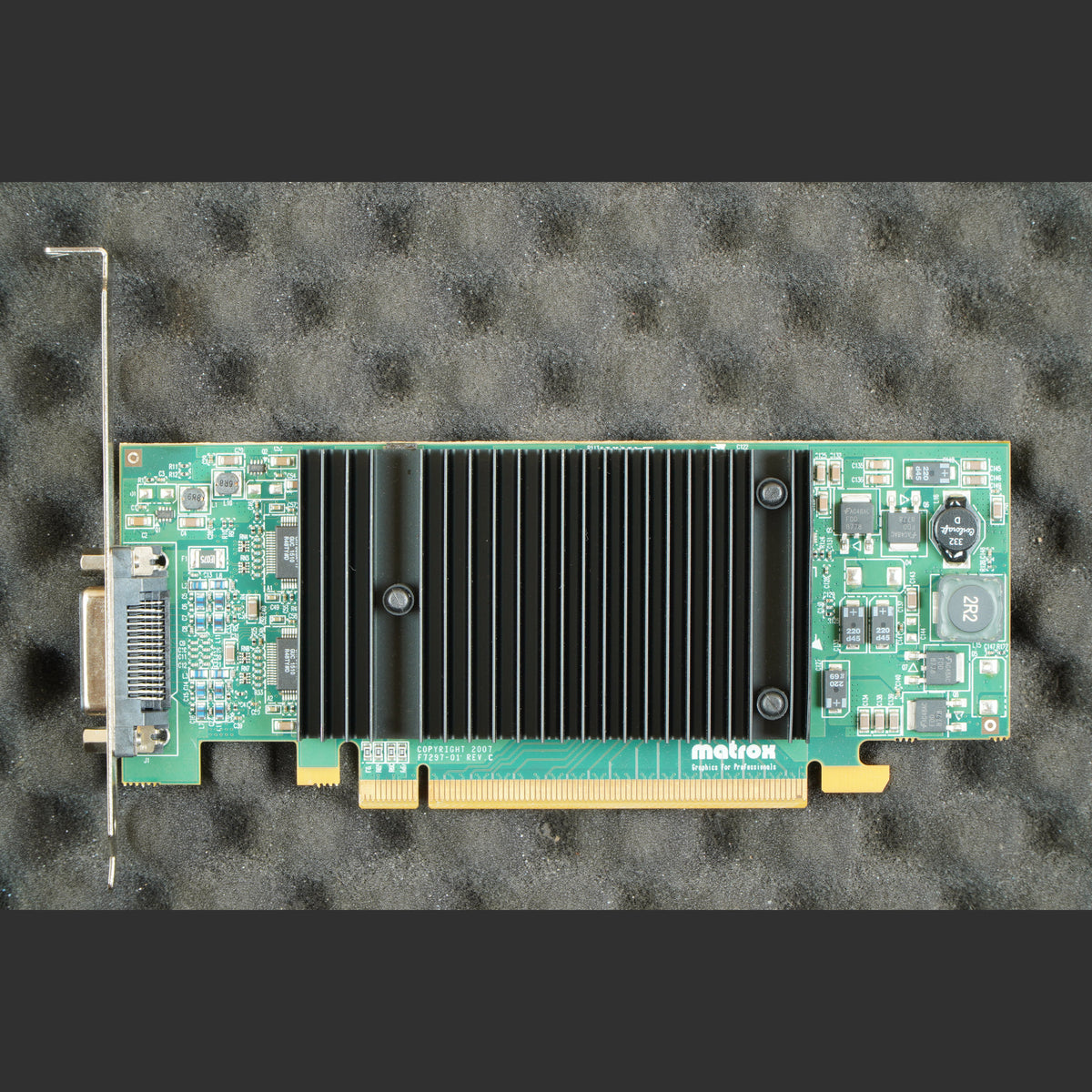 P69-MDDE256LAUF Matrox P690 256MB PCIe Graphics Card