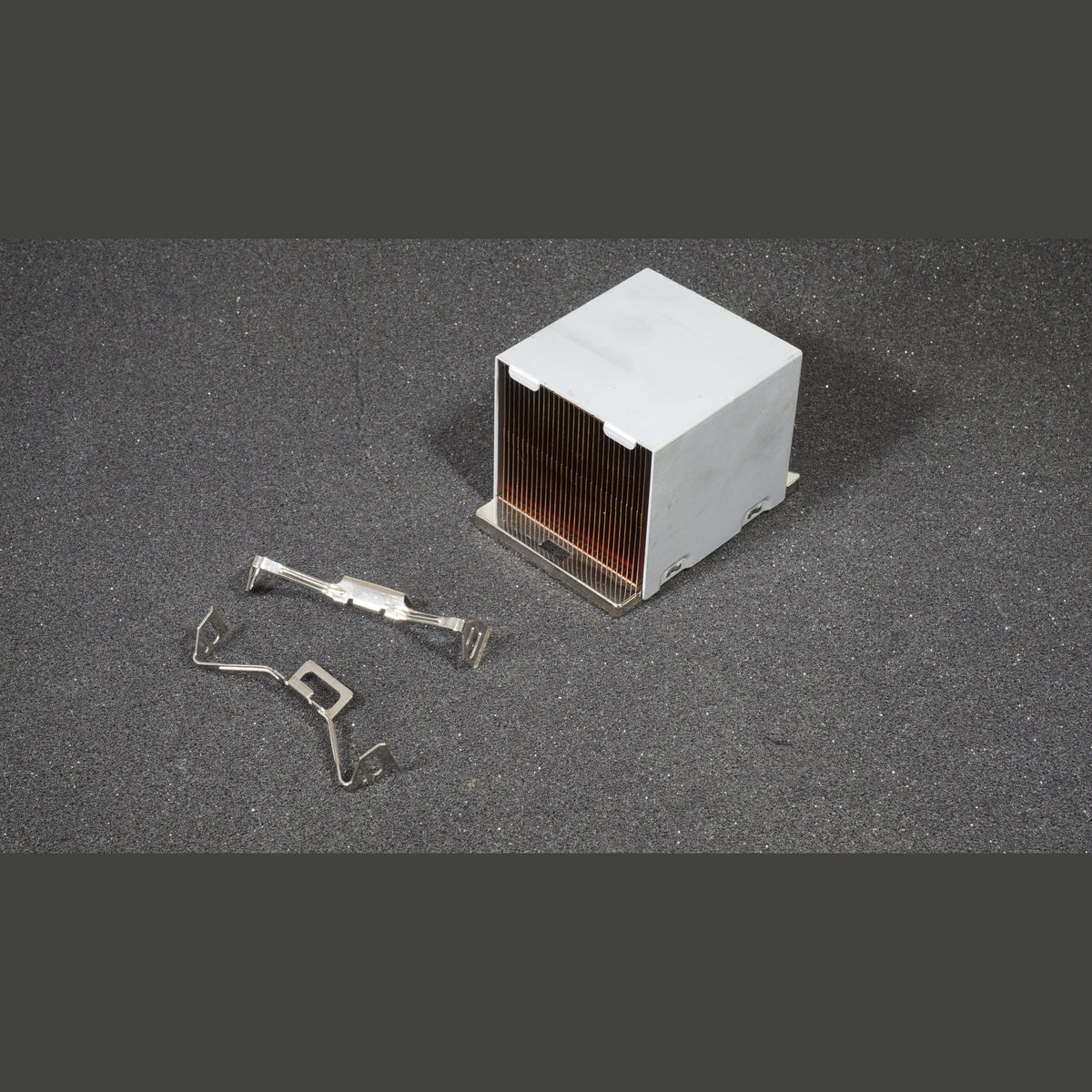 Heatsink & Brackets for Gigabyte 8IPXDR Socket 604 Motherboard