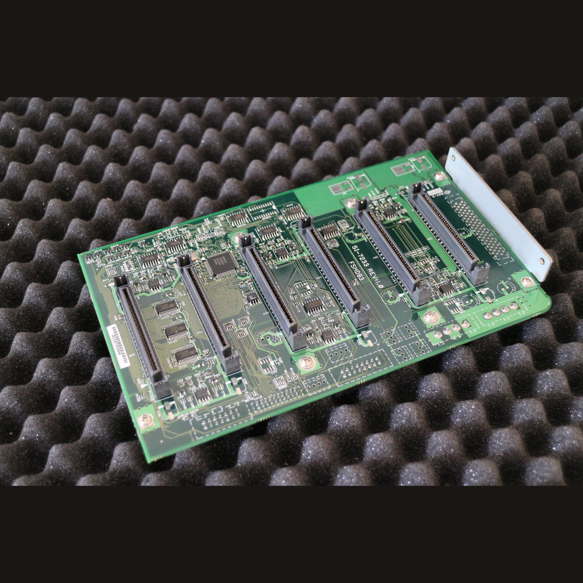 Toshiba Magnia SCSI Backplane Board SI-7233 REV:1.0 FSHDB3