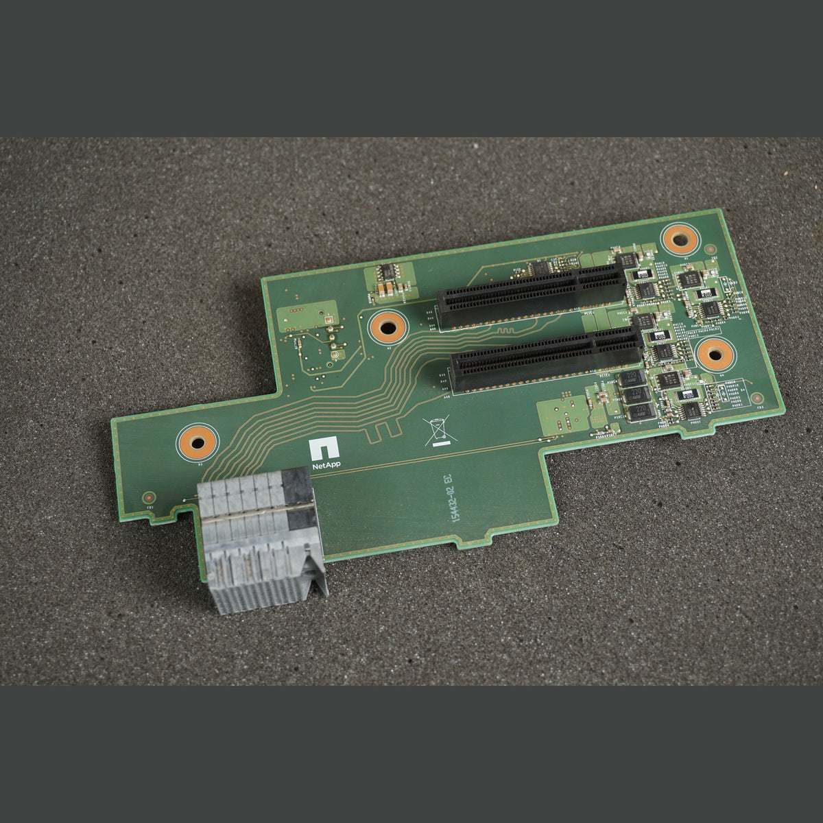 110-00277+B0 NetApp FAS8040 Riser Card 110-00277
