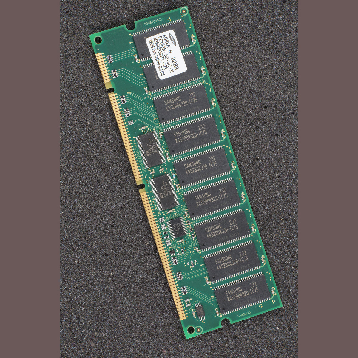 Samsung M390S3320DT1-C7A PC133R-333 256MB Server Memory RAM