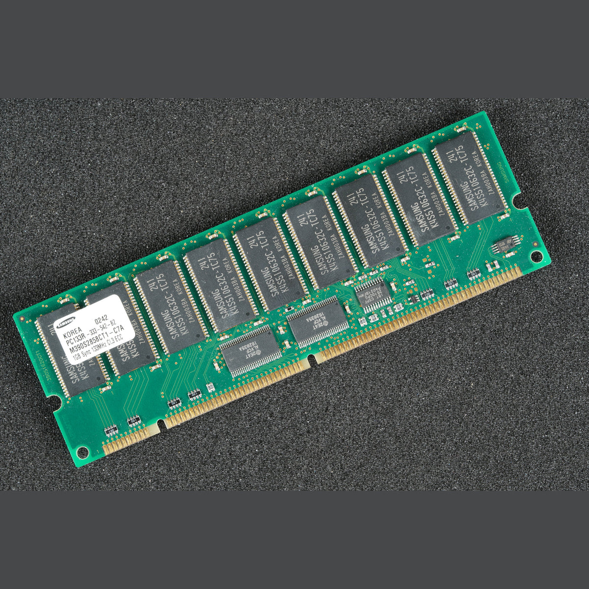 M390S2858CT1-C7A Samsung 1GB PC133R-333-542-B2 Server Memory RAM