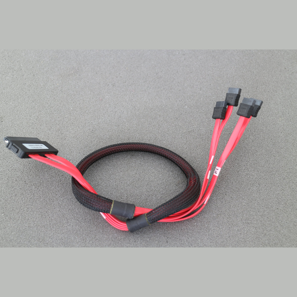 2589G-35500-J40 TZ.R300.002 SFF-8484 to 4-Drop SATA