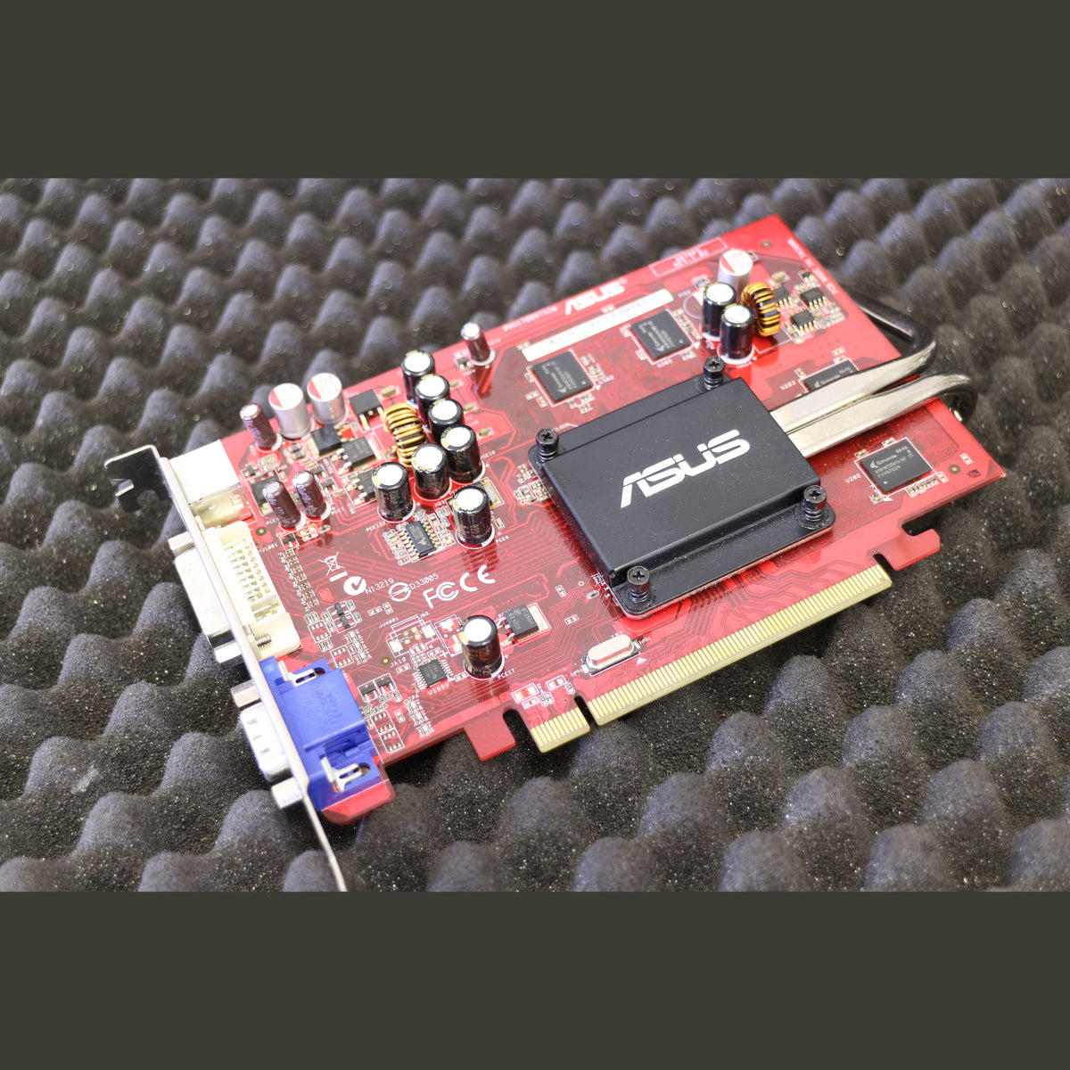 Asus EAX1600PRO Silent/TD 256M/A PCIe Graphics Card ATI X1600 DVI VGA TV