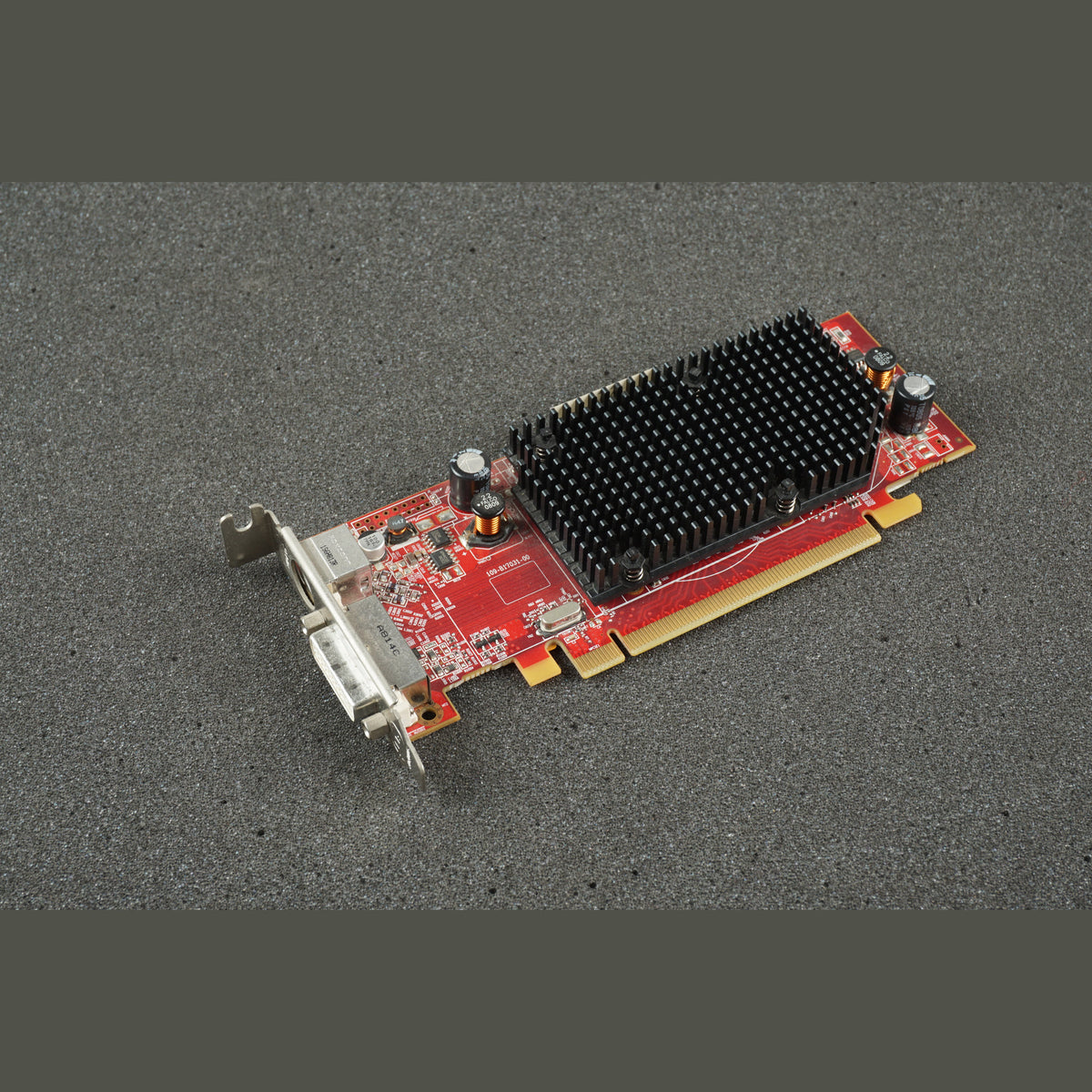 Dell YP477 0YP477 ATI Radeon HD 2400 Pro Low Profile PCIe DVI TV