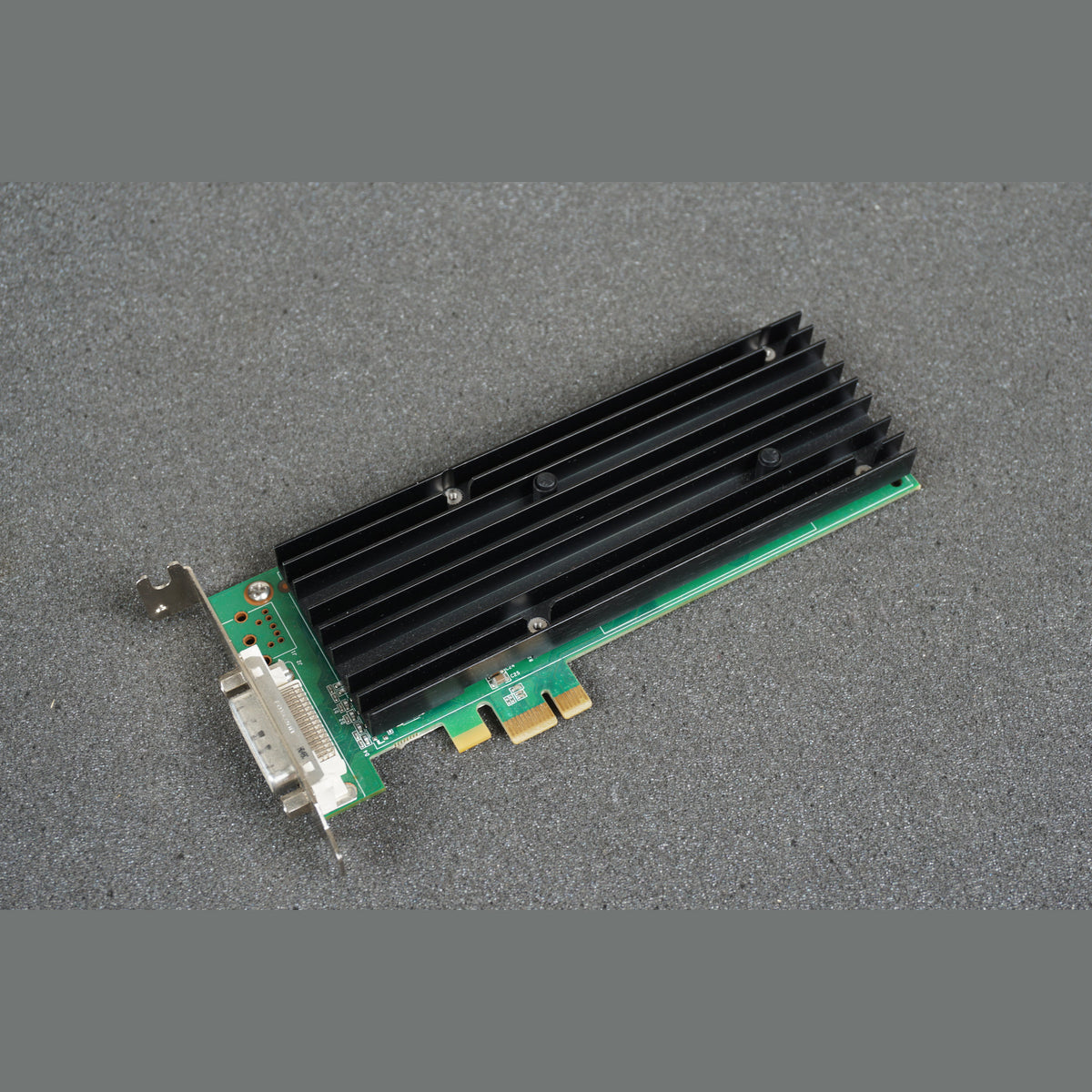 460815-001 HP nVidia Quadro NVS290 Low Profile 256MB PCIe Graphics Card