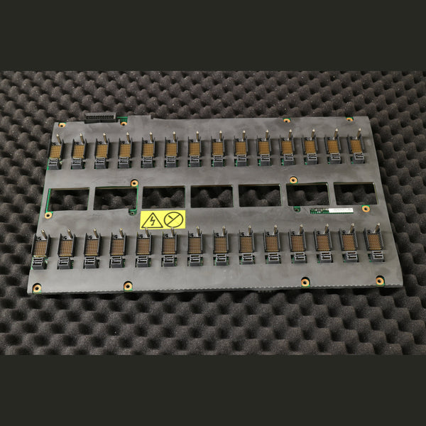 IBM BladeCenter E Type-8677 Backplane Board FRU 39R8563 Midplane