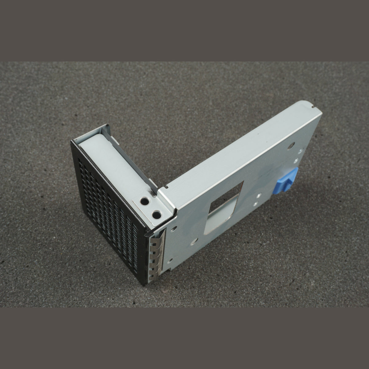 Dell J197M 0J197M PowerEdge R910 4 HDD Hard Drive Bay Blank Filler Cover