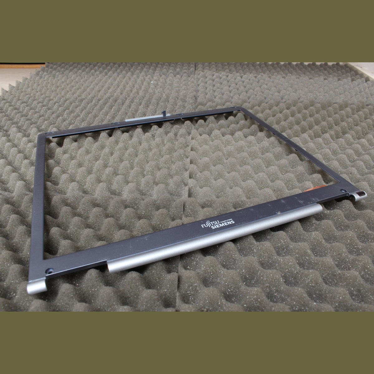 Fujitsu Siemens Lifebook E7010 Laptop LCD Screen Bezel Cover 14"